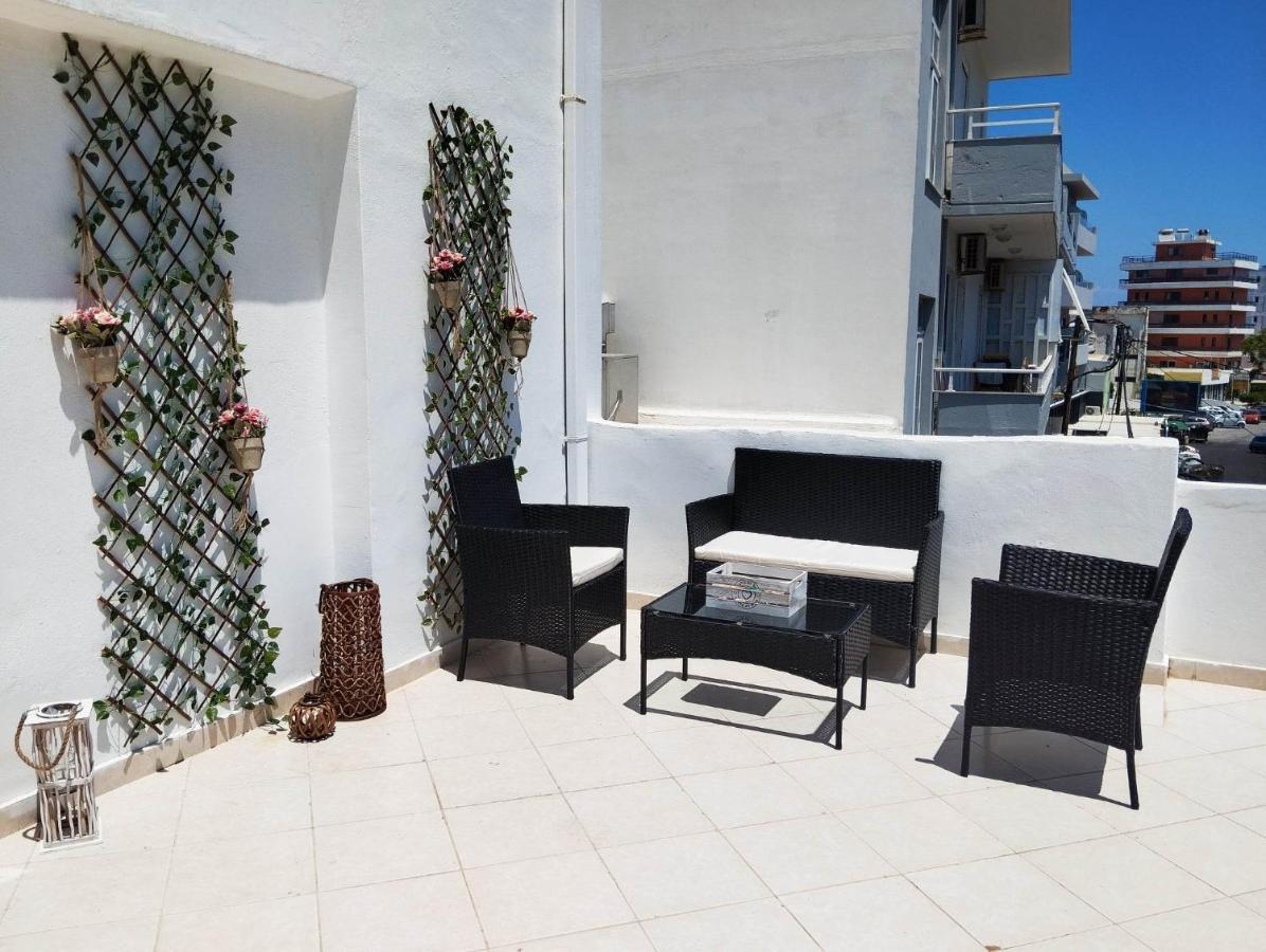 Lilian'S Seaview-Party Street-Youth Studios Rhodes City Exterior photo