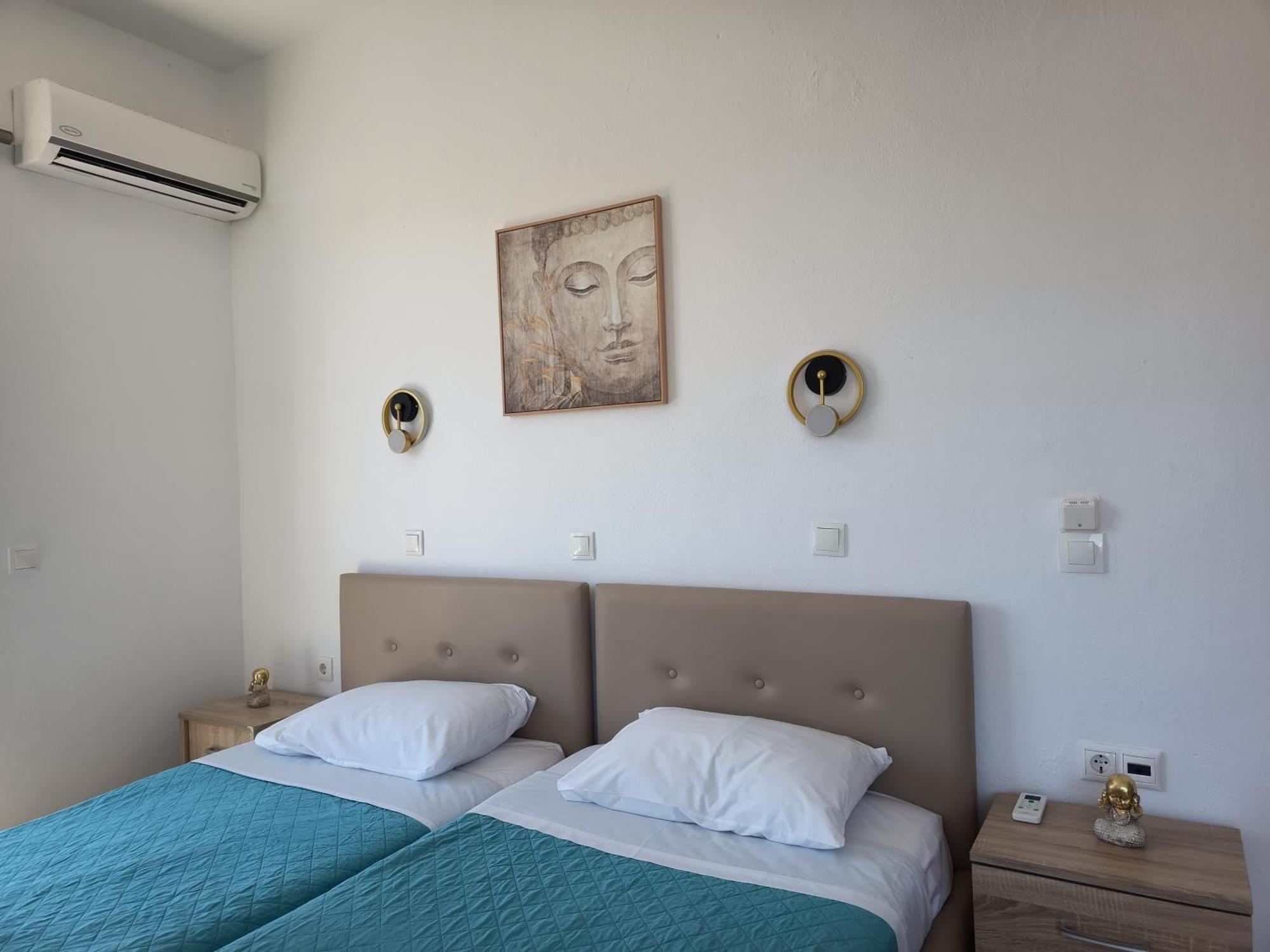Lilian'S Seaview-Party Street-Youth Studios Rhodes City Room photo