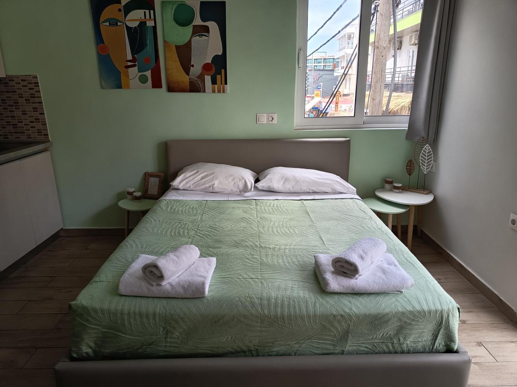 Lilian'S Seaview-Party Street-Youth Studios Rhodes City Room photo