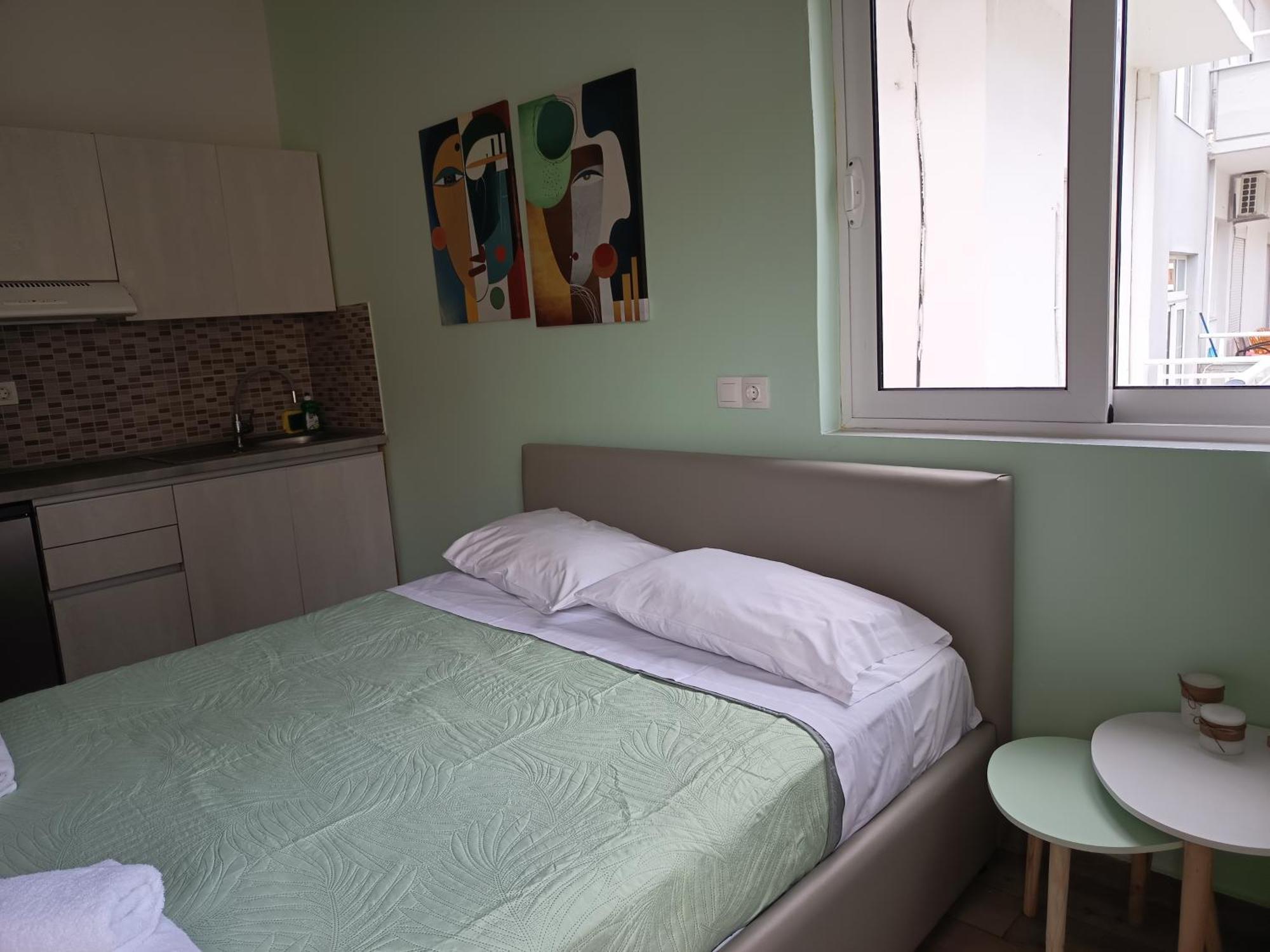Lilian'S Seaview-Party Street-Youth Studios Rhodes City Room photo